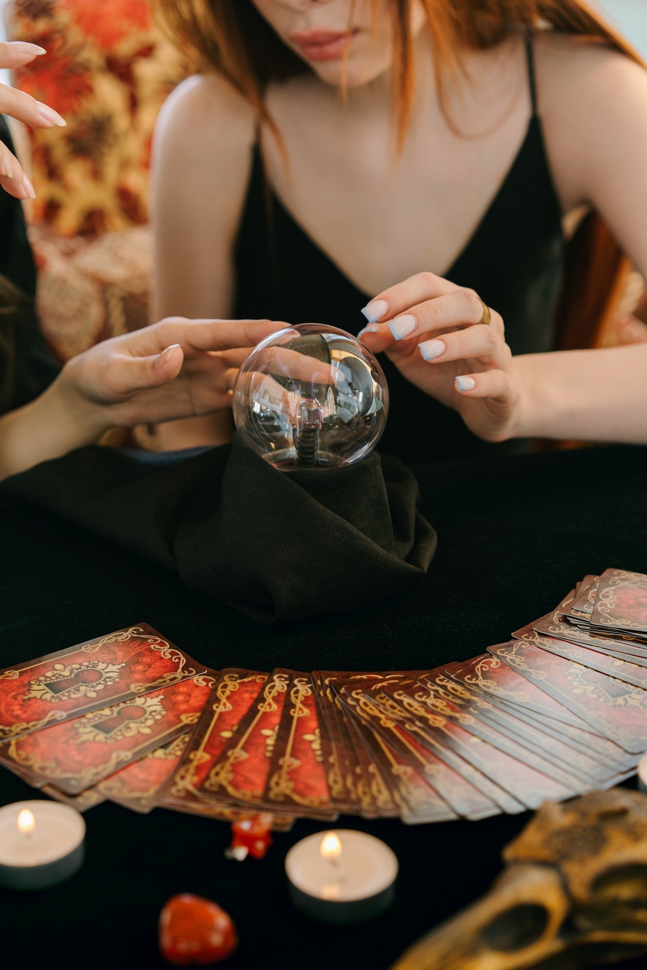 tarot divinatoire et boule de cristal