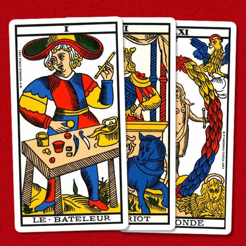 le Tarot de Marseille est un support de divination qui se compose d'un jeux de 22 lames que la plus part des voyant et cartomanciens utilisent